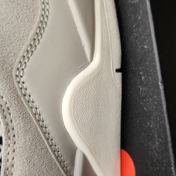 Jordan Retro 4 in Neutral Gray and White - Picture 5 of 7